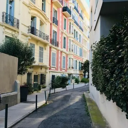 Floor Nest, Balcony Close To Sea And Old-town Daire *